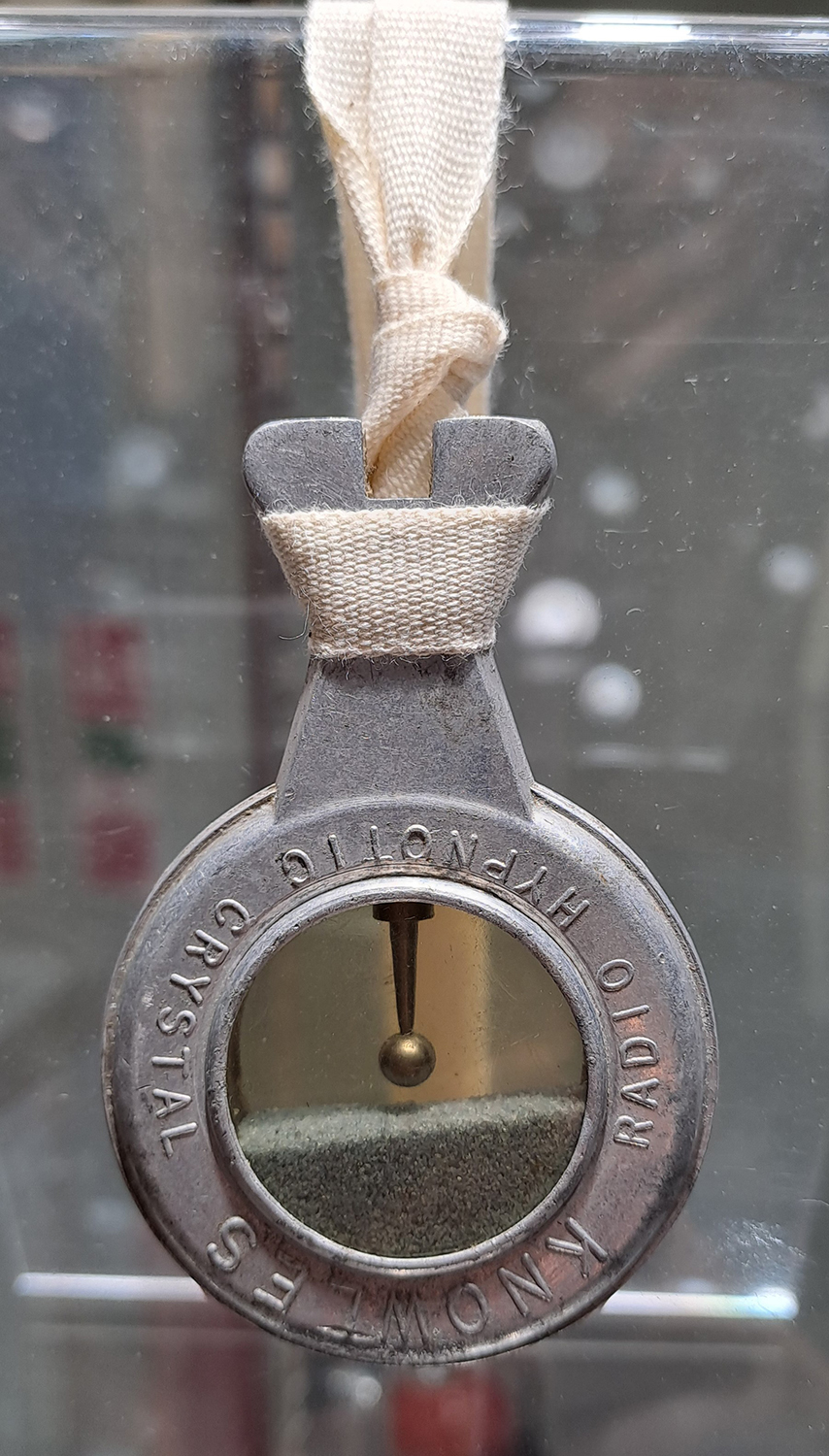 Knowles Radio Hypnotic Crystal