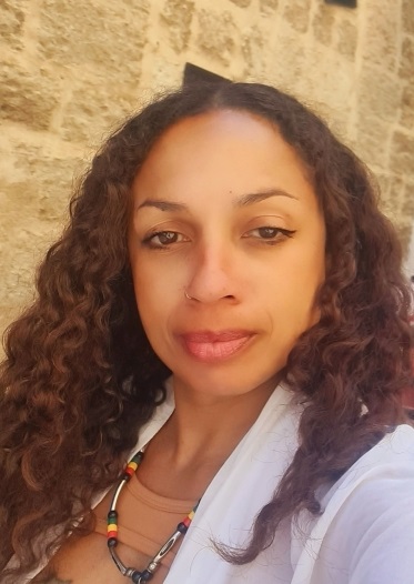 Headshot of Tanya Louise