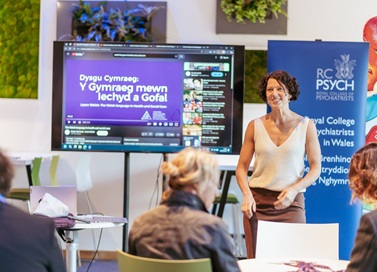 Defnyddia dy Gymraeg