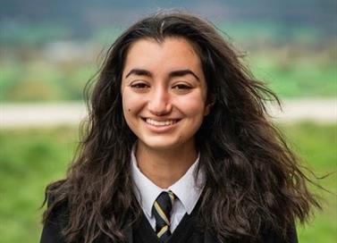 Dioddefodd gweithwyr gofal iechyd rheng flaen anawsterau iechyd meddwl yn ystod misoedd cyntaf y pandemig