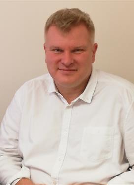 Simon Rose high-res photo